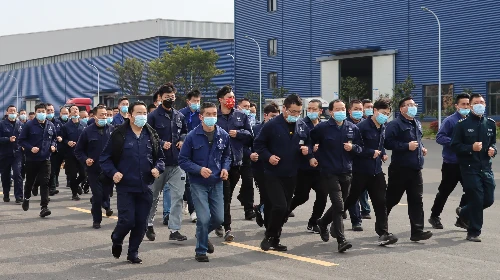 消防拉练，防患未“燃”